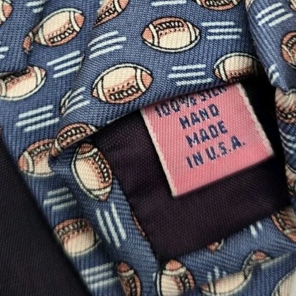 Vineyard Vines Martha's Vineyard FOOTBALLS All Over Print Men's Blue Silk Tie - Picture 7 of 7